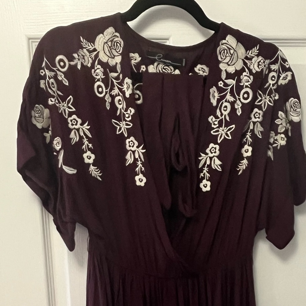 ✨ Crimson in Grace – Embroidered Sleeve Tie Waist Dress - Picture 4 of 12